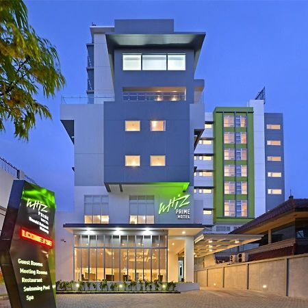 Whiz Prime Hotel Basuki Rahmat Malang Eksteriør bilde