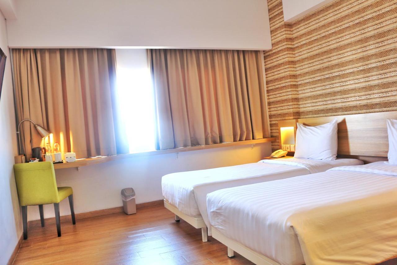 Whiz Prime Hotel Basuki Rahmat Malang Eksteriør bilde