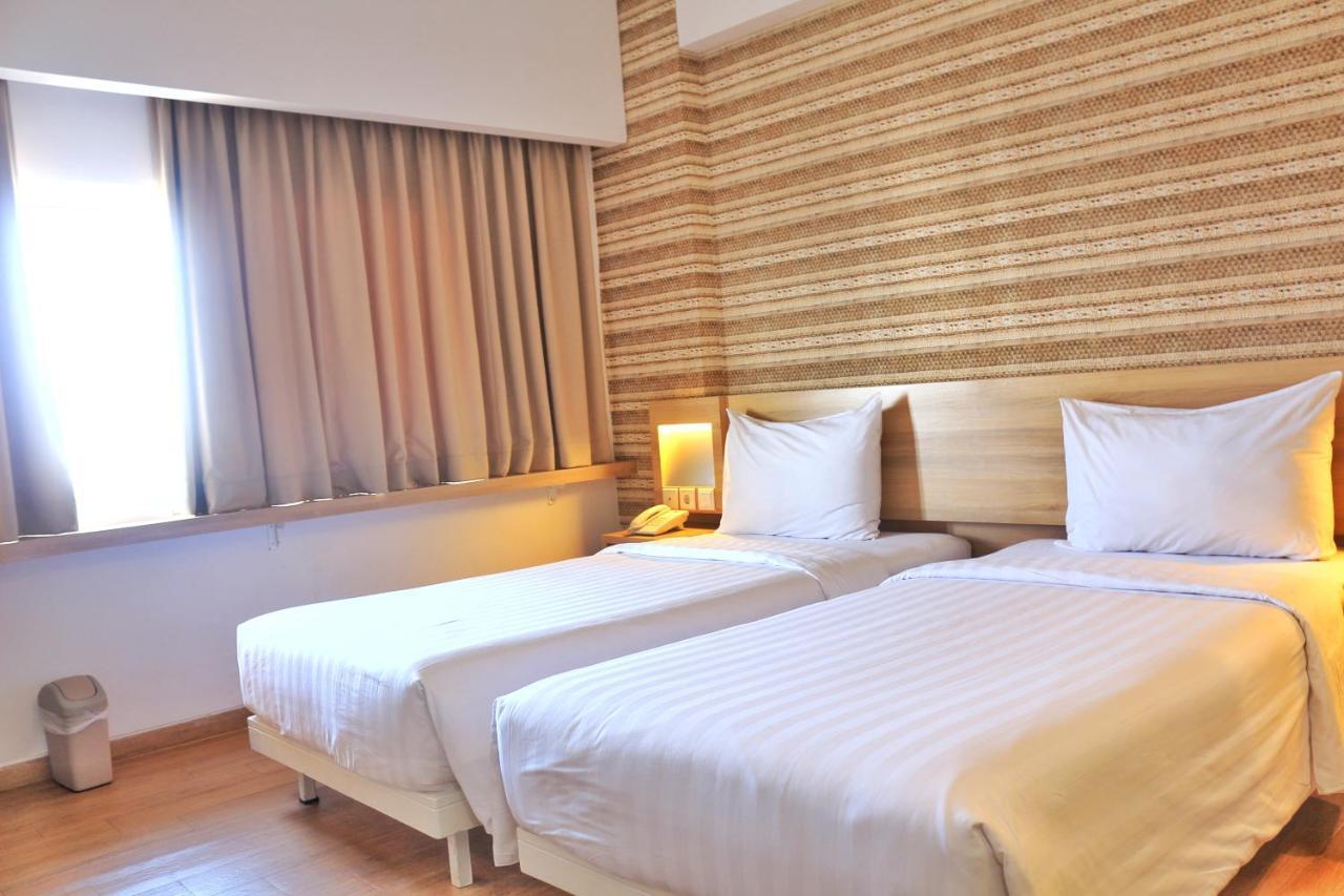 Whiz Prime Hotel Basuki Rahmat Malang Eksteriør bilde