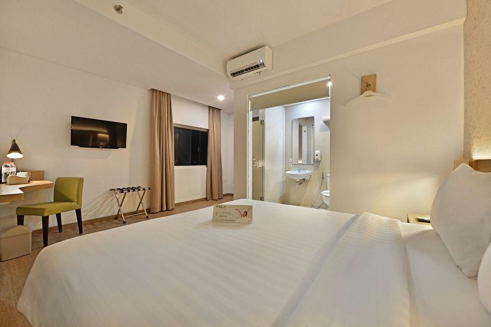 Whiz Prime Hotel Basuki Rahmat Malang Eksteriør bilde
