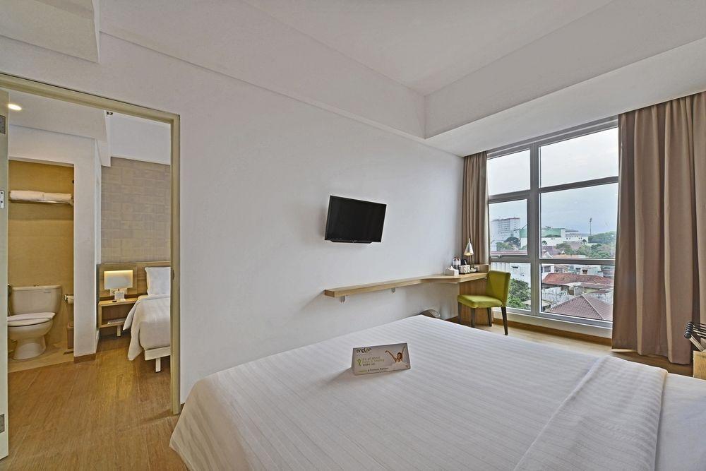 Whiz Prime Hotel Basuki Rahmat Malang Eksteriør bilde