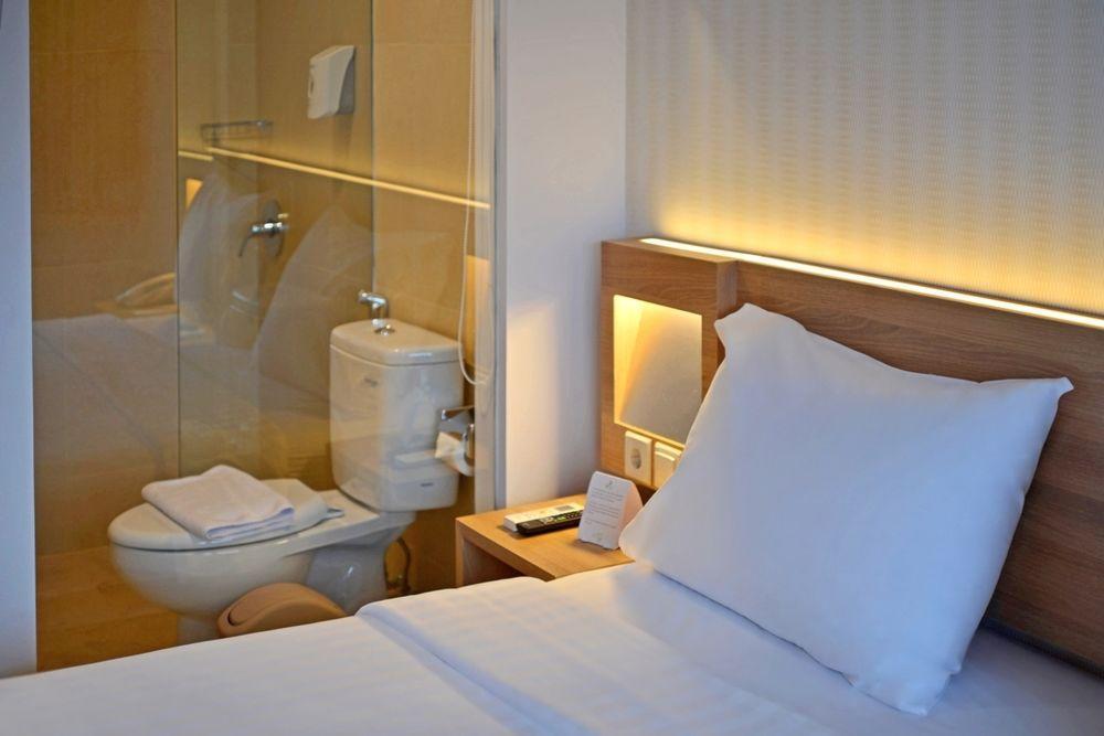 Whiz Prime Hotel Basuki Rahmat Malang Eksteriør bilde