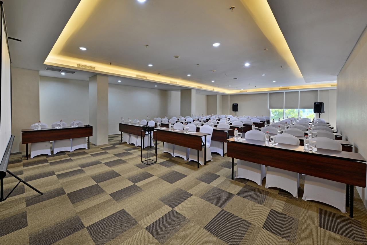 Whiz Prime Hotel Basuki Rahmat Malang Eksteriør bilde