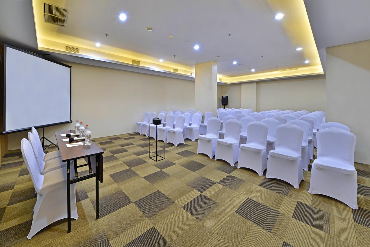 Whiz Prime Hotel Basuki Rahmat Malang Eksteriør bilde