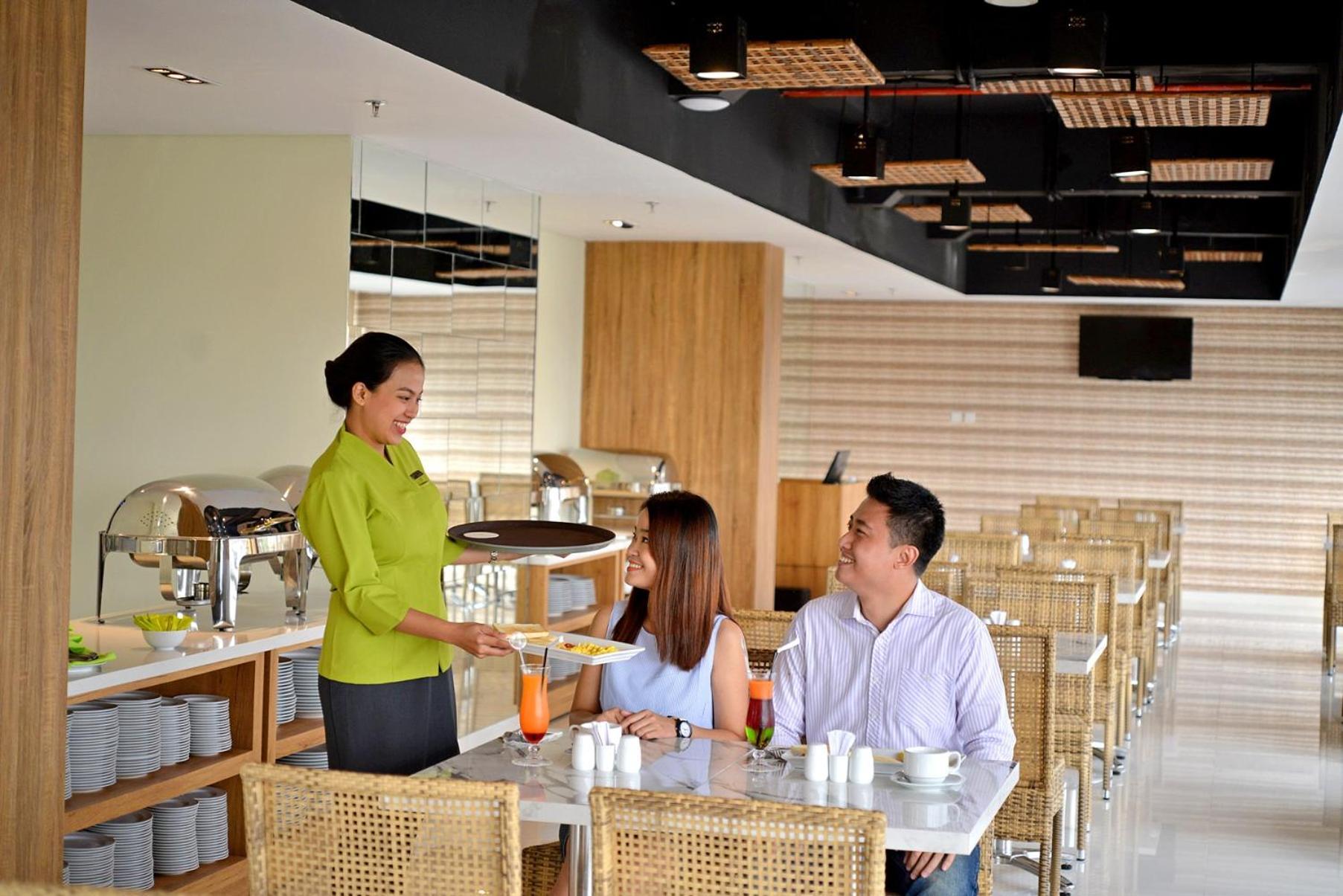 Whiz Prime Hotel Basuki Rahmat Malang Eksteriør bilde